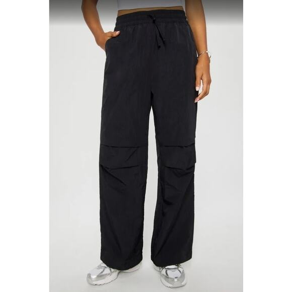 Fabletics Windbreaker Cargo Pants Women's Black Drawstring - Size XL - Picture 1 of 11